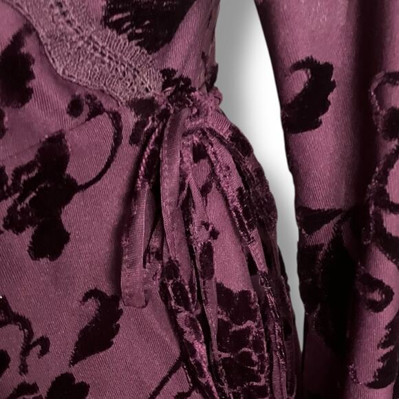 Francesca’s Purple Velvet Floral Wrap Dress Long Sleeve Size M - Picture 5 of 8
